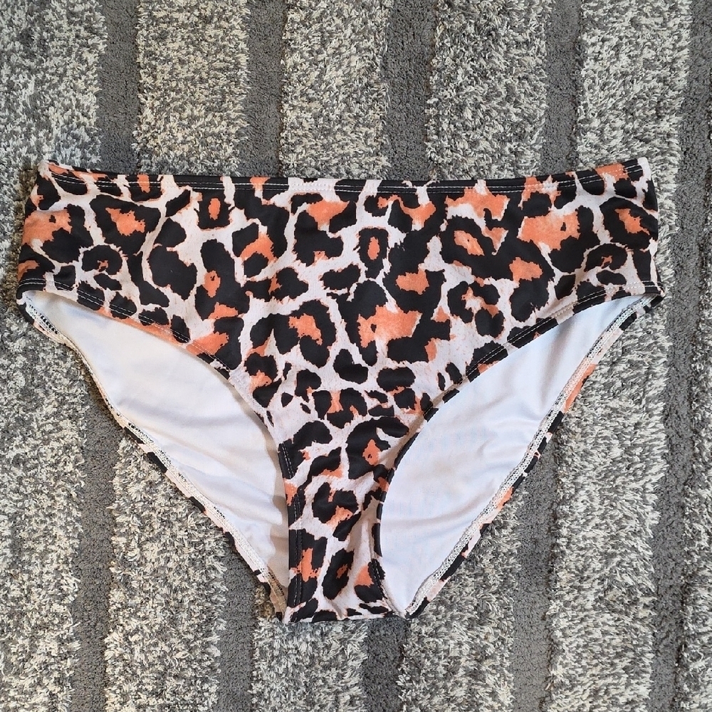 Leopard Print Bikini Bottoms New Without Tag - Picture 1 of 1